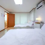 NewSpellbinding House/ Hongik St. Exit2 10Min