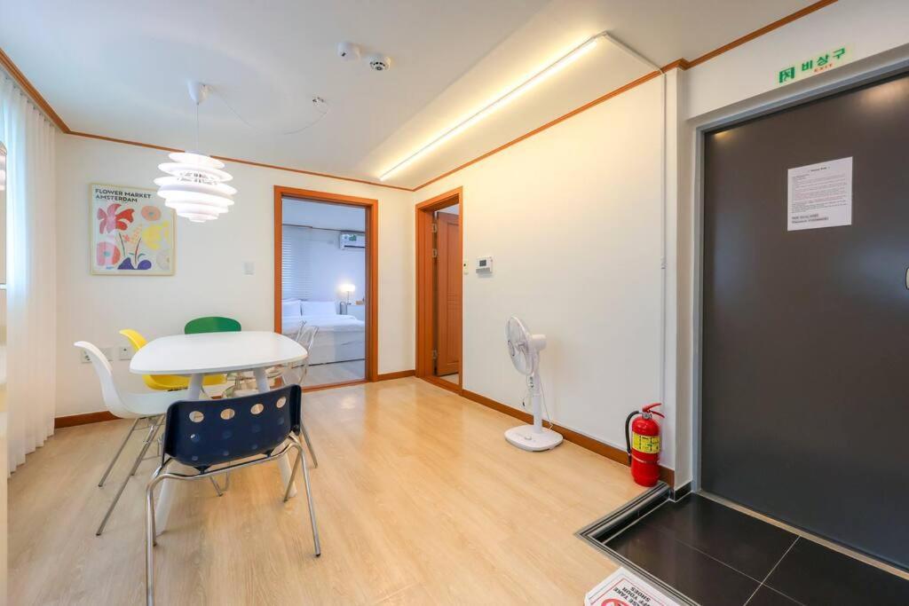 Newspellbinding House/ Hongik St. Exit2 10min Holiday home