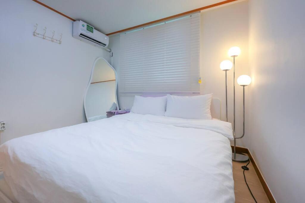 Holiday home Newspellbinding House/ Hongik St. Exit2 10min *
