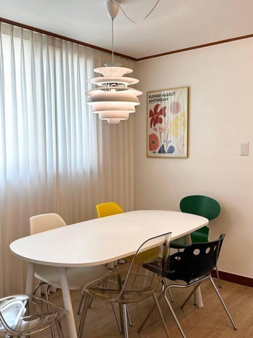 Newspellbinding House/ Hongik St. Exit2 10min Seoul