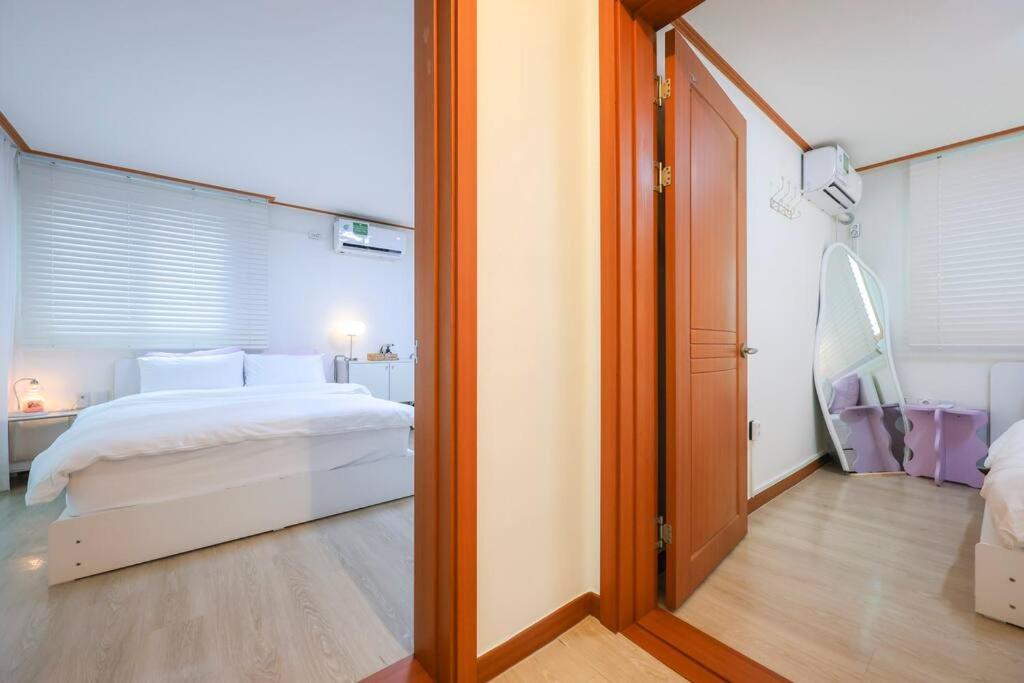 Holiday home Newspellbinding House/ Hongik St. Exit2 10min