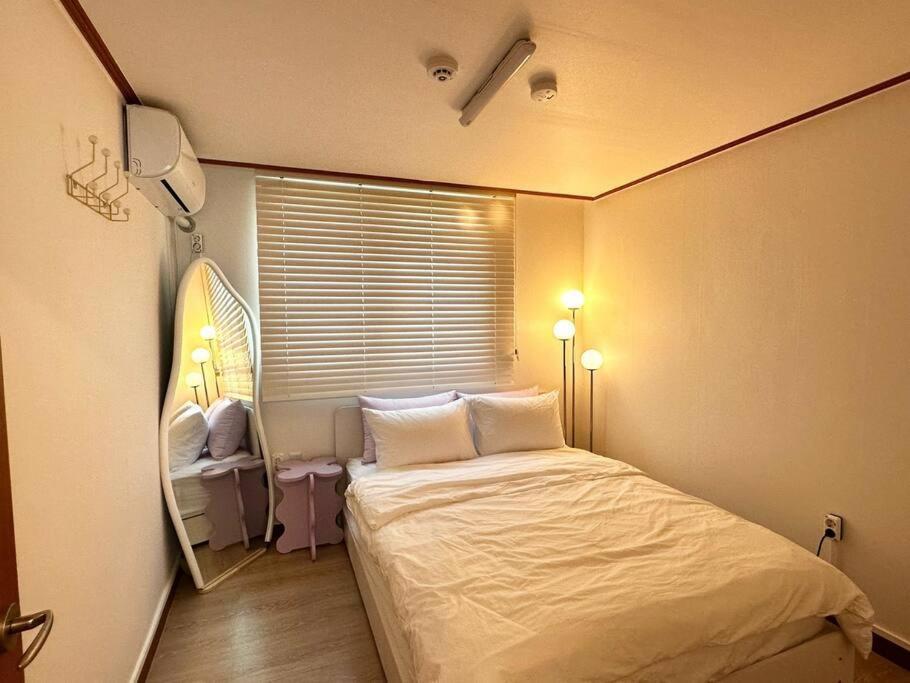 Newspellbinding House/ Hongik St. Exit2 10min Seoul