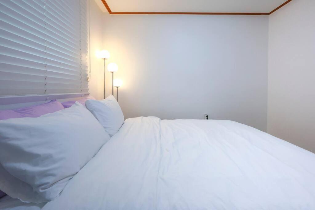 Newspellbinding House/ Hongik St. Exit2 10min * Seoul