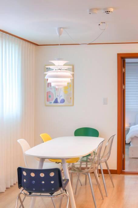 Newspellbinding House/ Hongik St. Exit2 10min Seoul