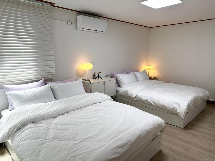 Newspellbinding House/ Hongik St. Exit2 10min Seoul