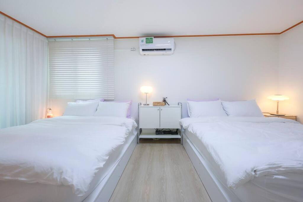 Newspellbinding House/ Hongik St. Exit2 10min *