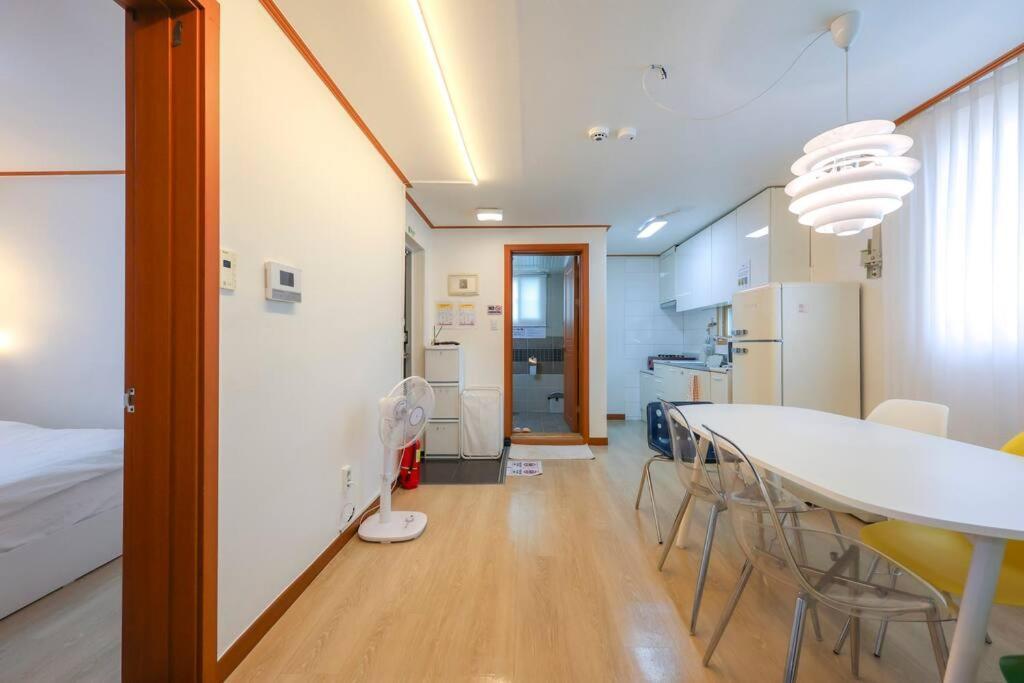Holiday home Newspellbinding House/ Hongik St. Exit2 10min *