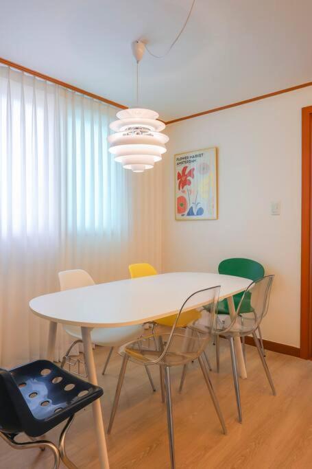 Newspellbinding House/ Hongik St. Exit2 10min Rumah percutian