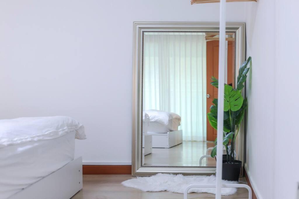 Newspellbinding House/ Hongik St. Exit2 10min *